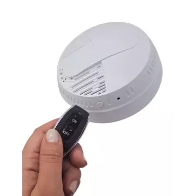 Indoor-WLAN-Kamera in einem gefälschten Full-HD-Rauchmelder